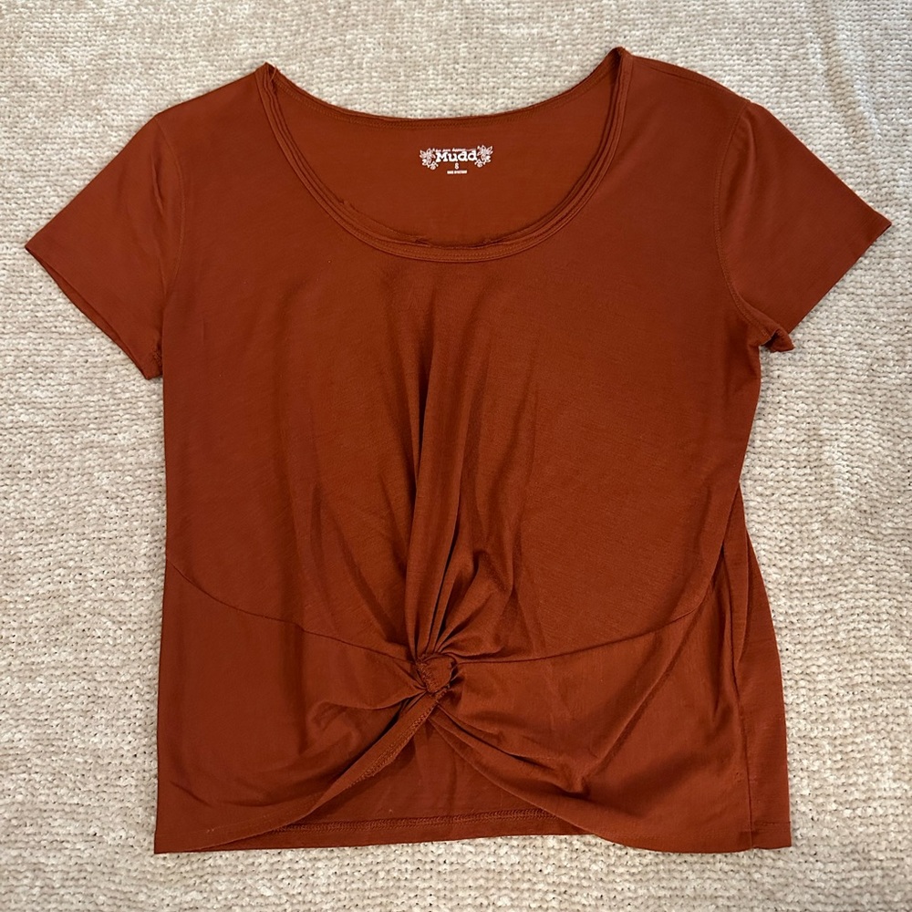5/$25 Rust twist front scoop neck tee- size small